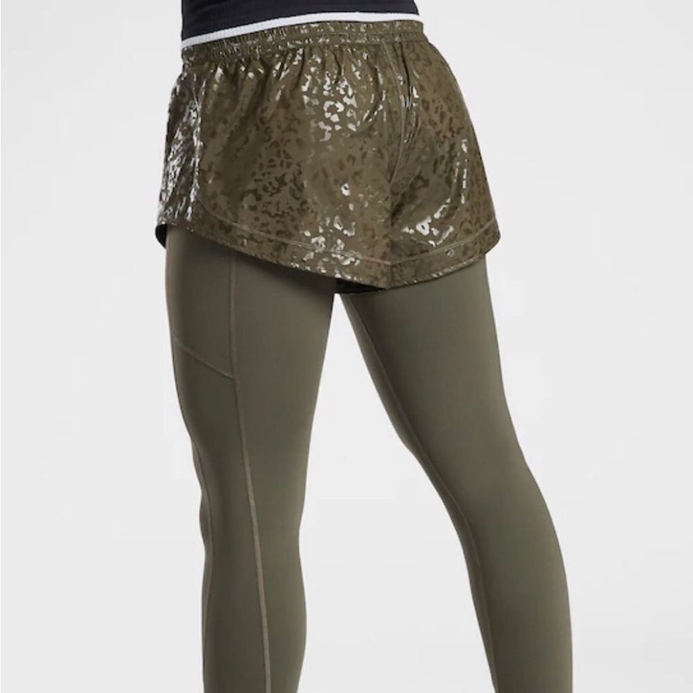 Athleta Rainer 2 in‎ 1 Med Camo Ancient Forest Green Women's Leggings